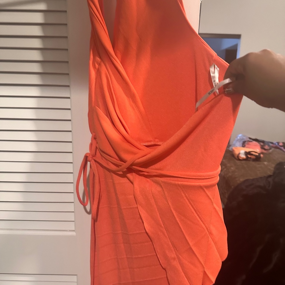 Pleated plunge maxi dress - Picture 7 of 7
